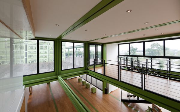 在有機(jī)農(nóng)場通過二手集裝箱建造的酒店和辦公室 在有機(jī)農(nóng)場通過二手集裝箱建造的酒店和辦公室