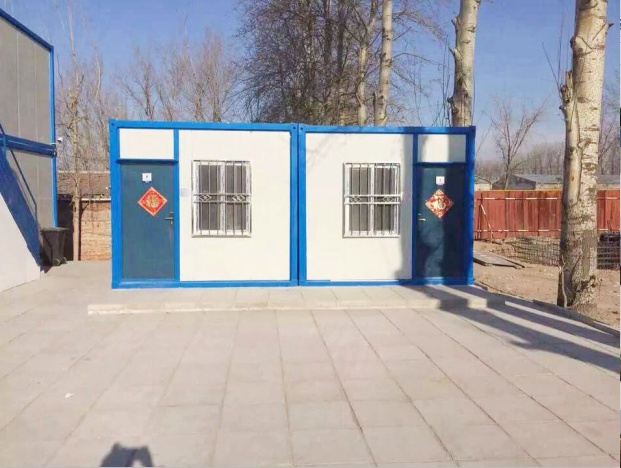 經(jīng)過(guò)改造而成為有窗有門(mén)的簡(jiǎn)易居所。那么集裝箱房屋有哪些優(yōu)點(diǎn)呢?