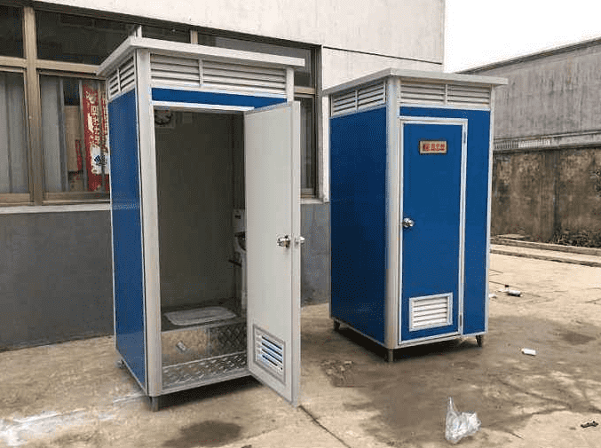 移動(dòng)公廁具有可移動(dòng)、可組合、方便運(yùn)輸?shù)葍?yōu)點(diǎn)